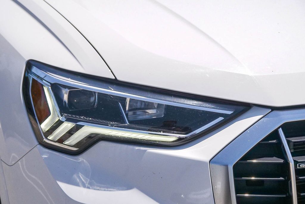 Thumbnail: 2024 Audi Q3 - 11