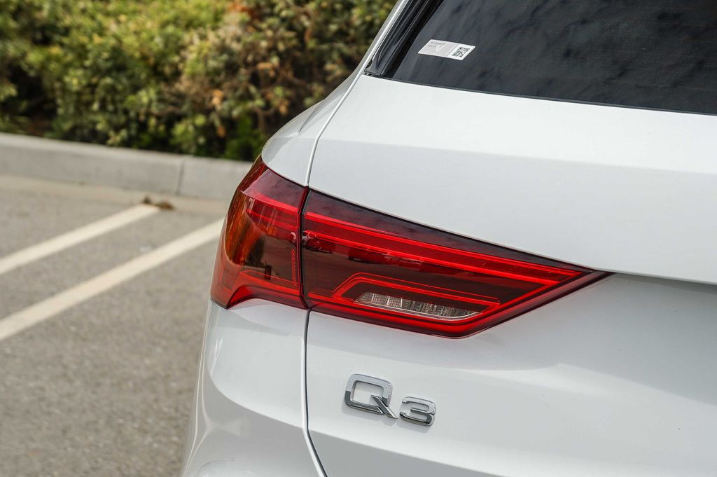 Thumbnail: 2024 Audi Q3 - 19