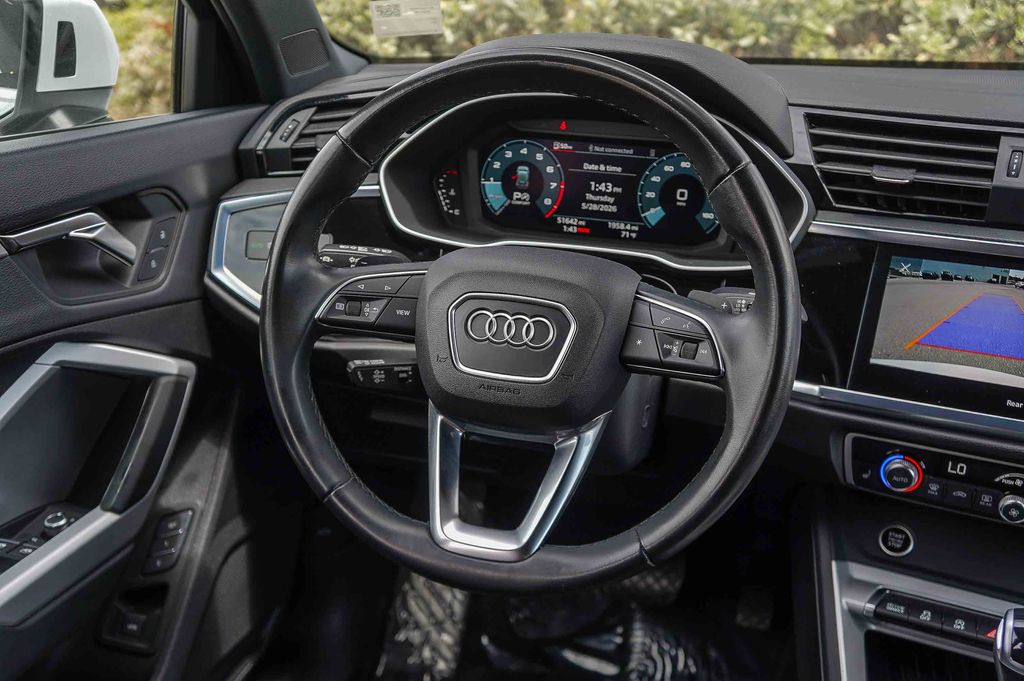 Thumbnail: 2024 Audi Q3 - 9