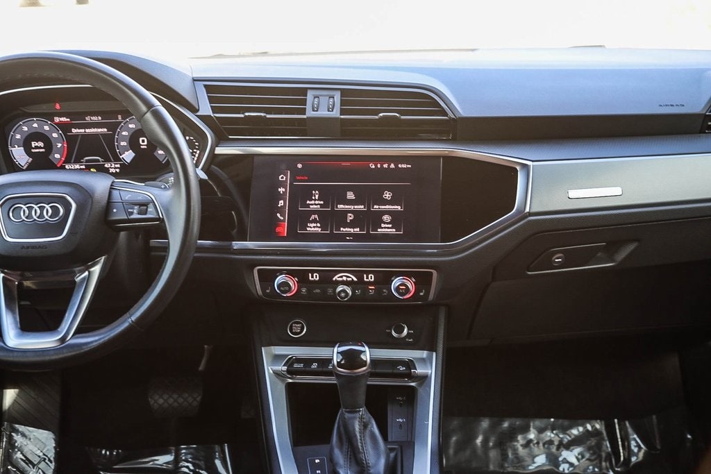 Thumbnail: 2022 Audi Q3 - 8