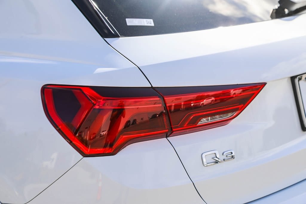 Thumbnail: 2022 Audi Q3 - 21