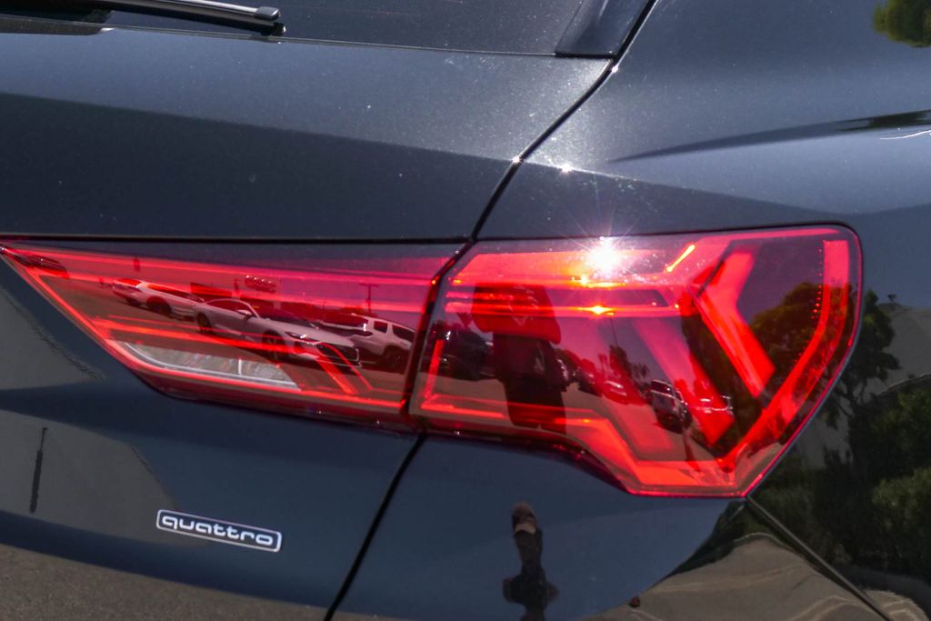 Thumbnail: 2025 Audi Q3 - 21