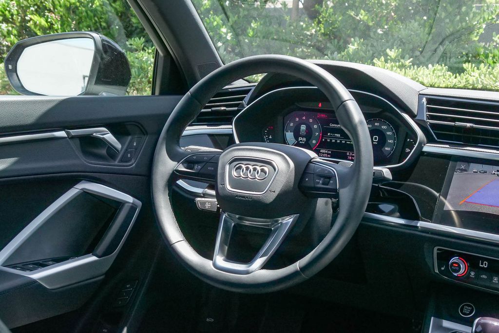 Thumbnail: 2025 Audi Q3 - 8