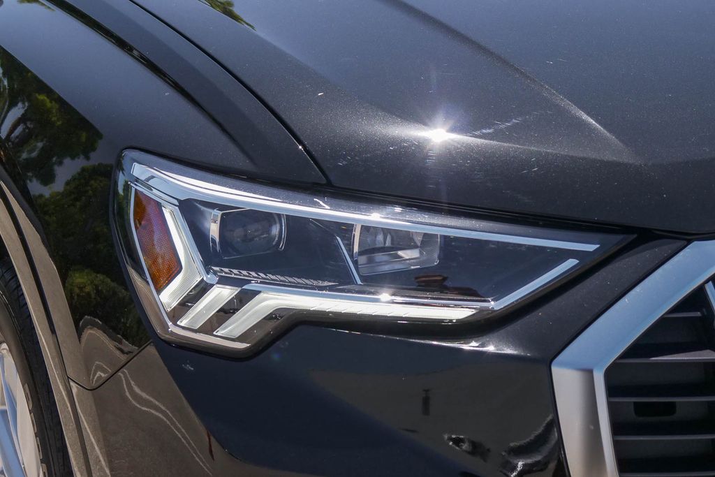Thumbnail: 2025 Audi Q3 - 17