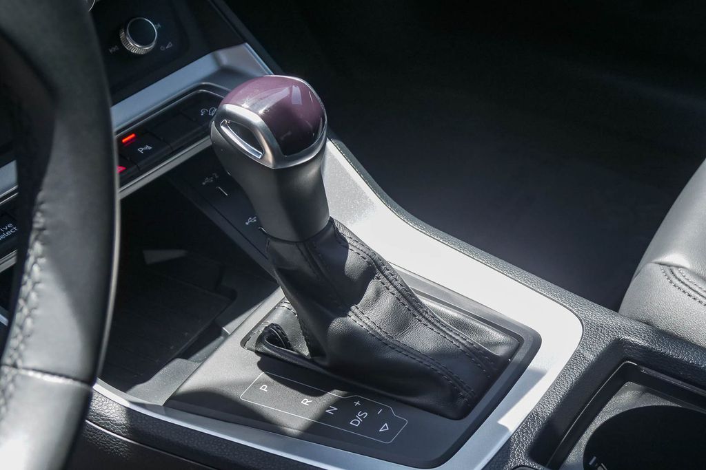 Thumbnail: 2025 Audi Q3 - 13