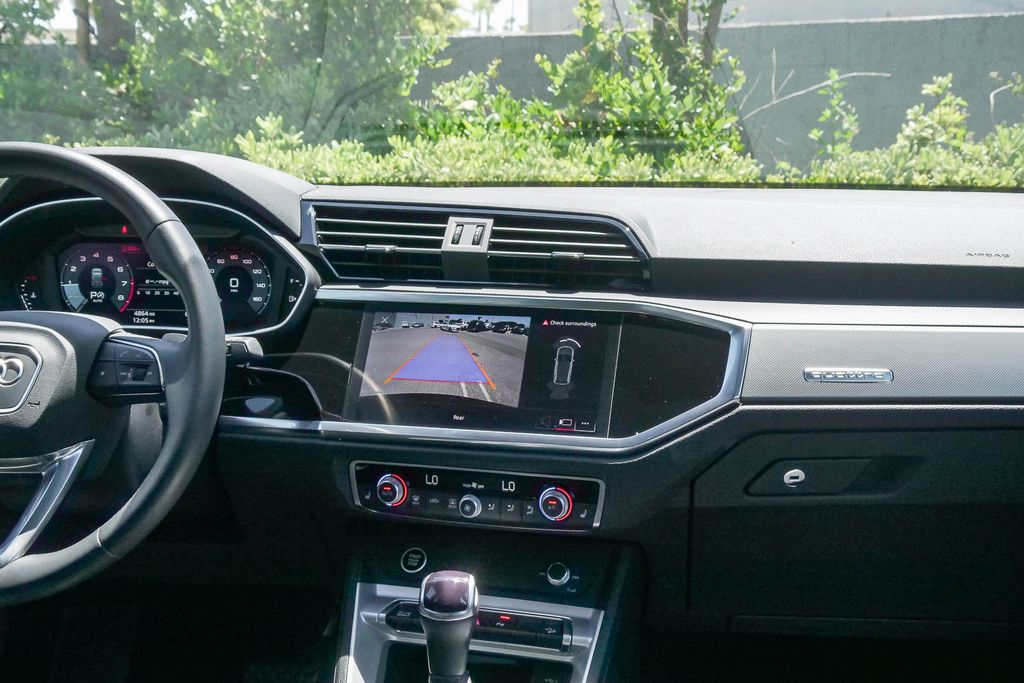 Thumbnail: 2025 Audi Q3 - 2
