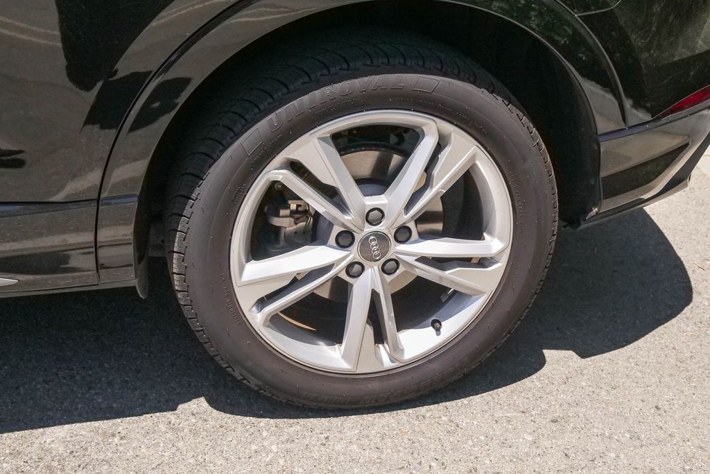 Thumbnail: 2019 Audi Q3 - 12