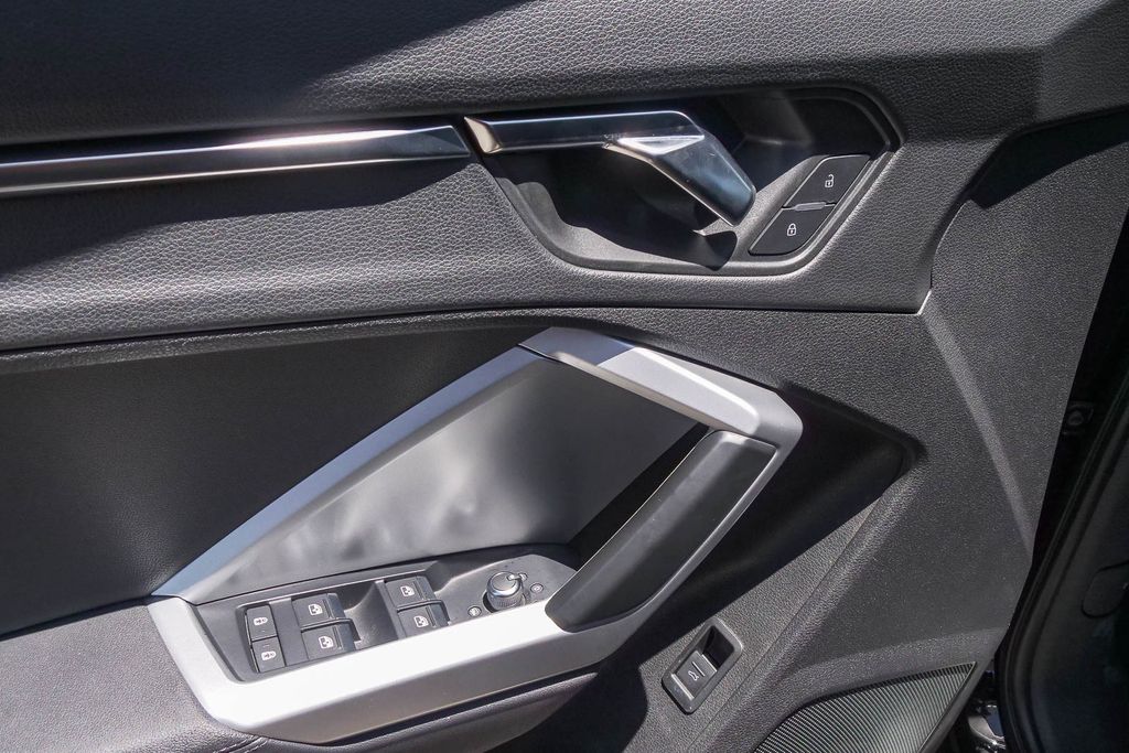 Thumbnail: 2019 Audi Q3 - 15