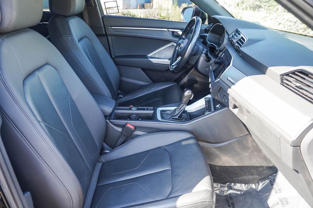 Thumbnail: 2019 Audi Q3 - 10