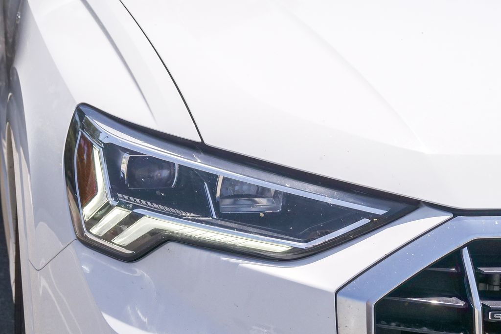 Thumbnail: 2024 Audi Q3 - 11