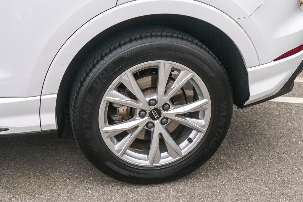 Thumbnail: 2024 Audi Q3 - 18