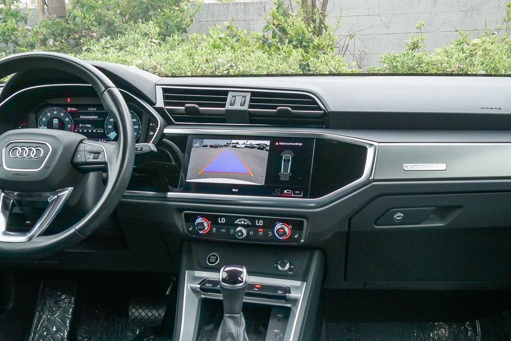 Thumbnail: 2024 Audi Q3 - 2