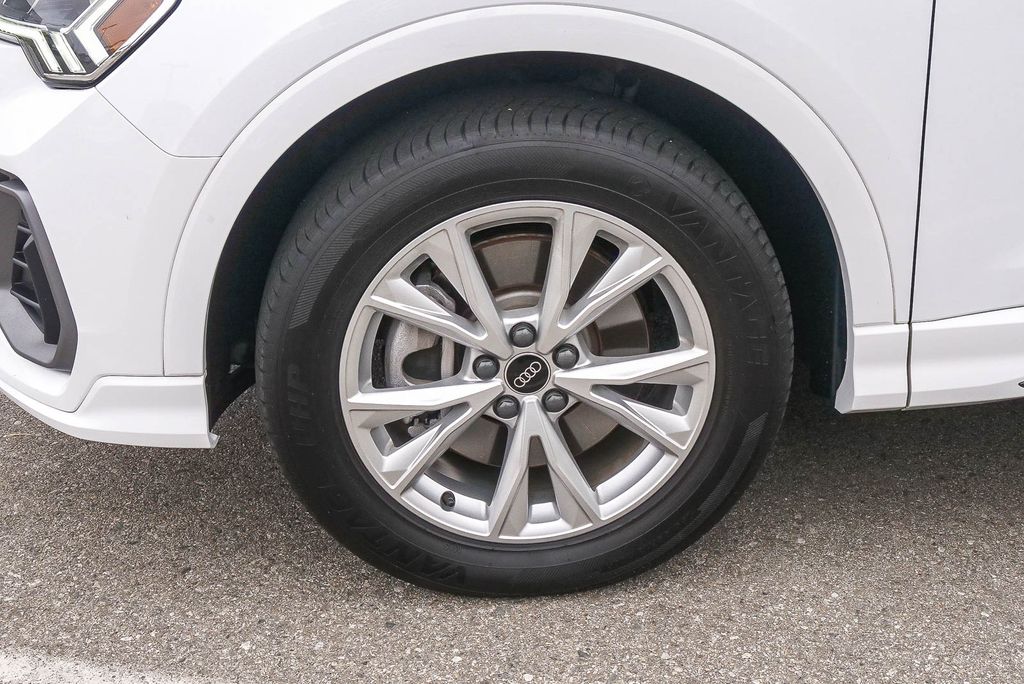 Thumbnail: 2024 Audi Q3 - 6