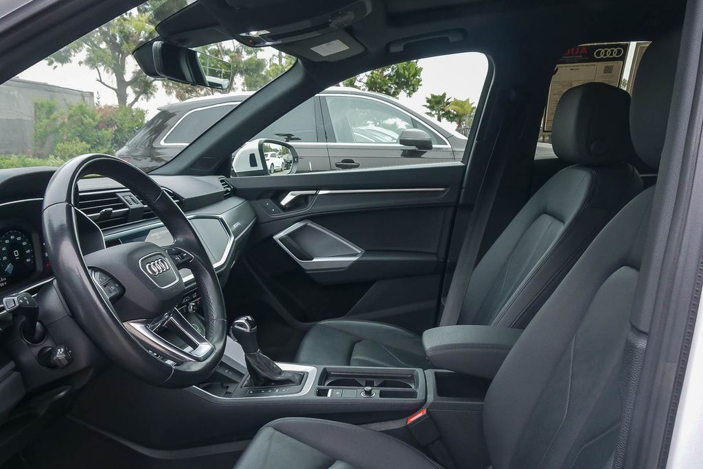 Thumbnail: 2024 Audi Q3 - 10