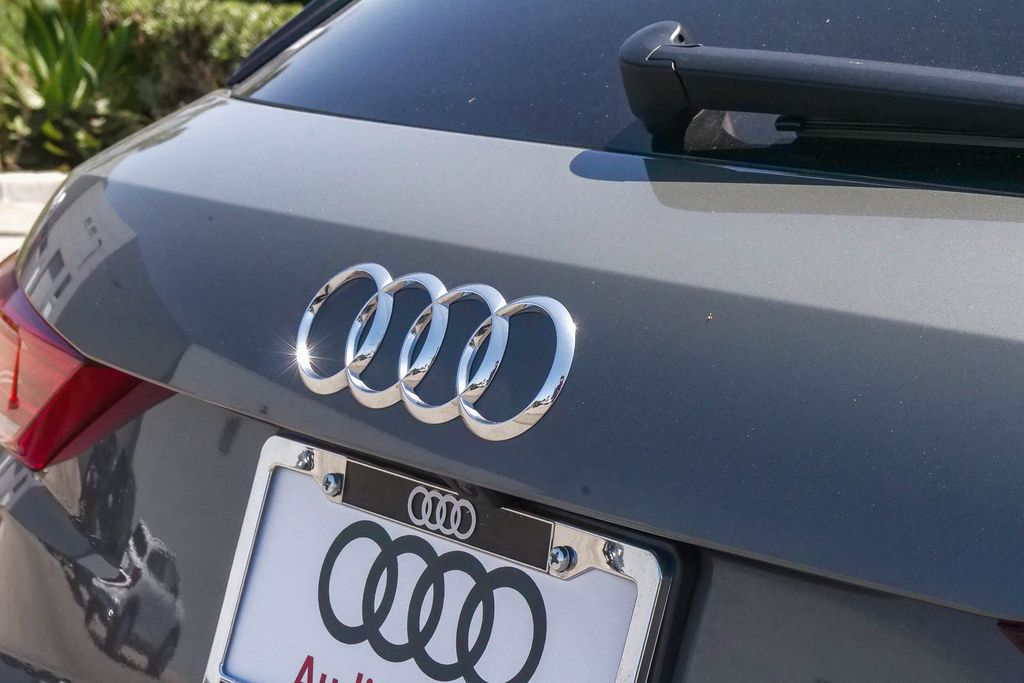 Thumbnail: 2025 Audi Q3 - 4