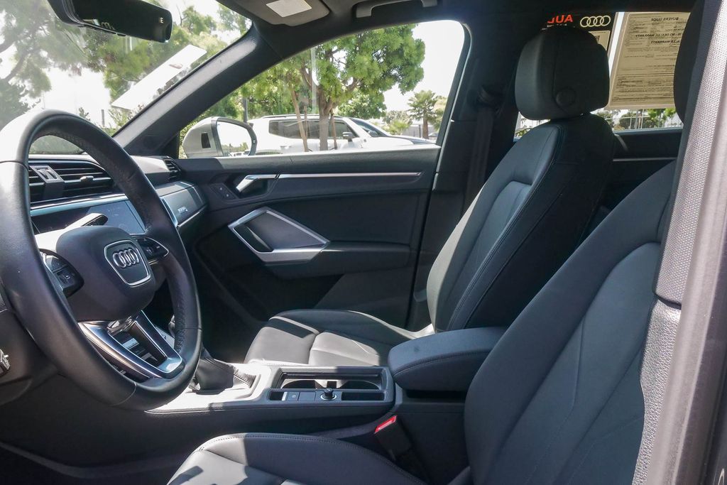Thumbnail: 2025 Audi Q3 - 9