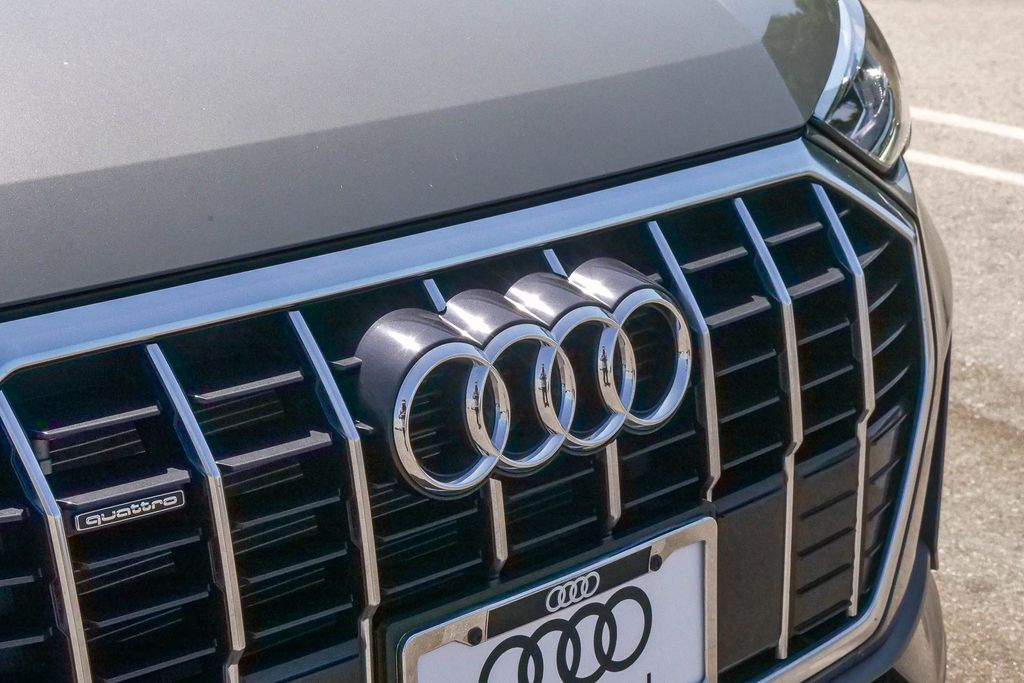 Thumbnail: 2025 Audi Q3 - 18