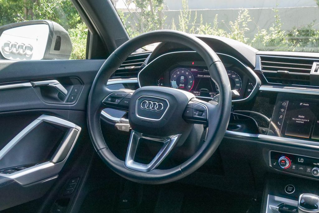 Thumbnail: 2025 Audi Q3 - 11