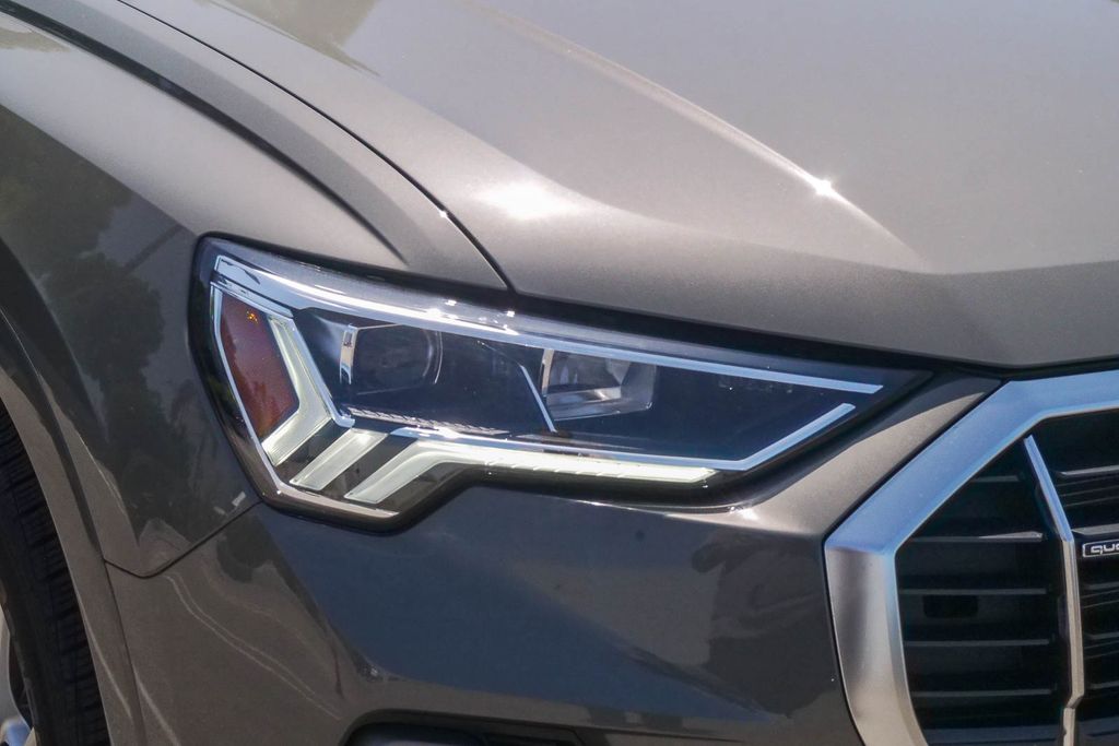 Thumbnail: 2025 Audi Q3 - 17
