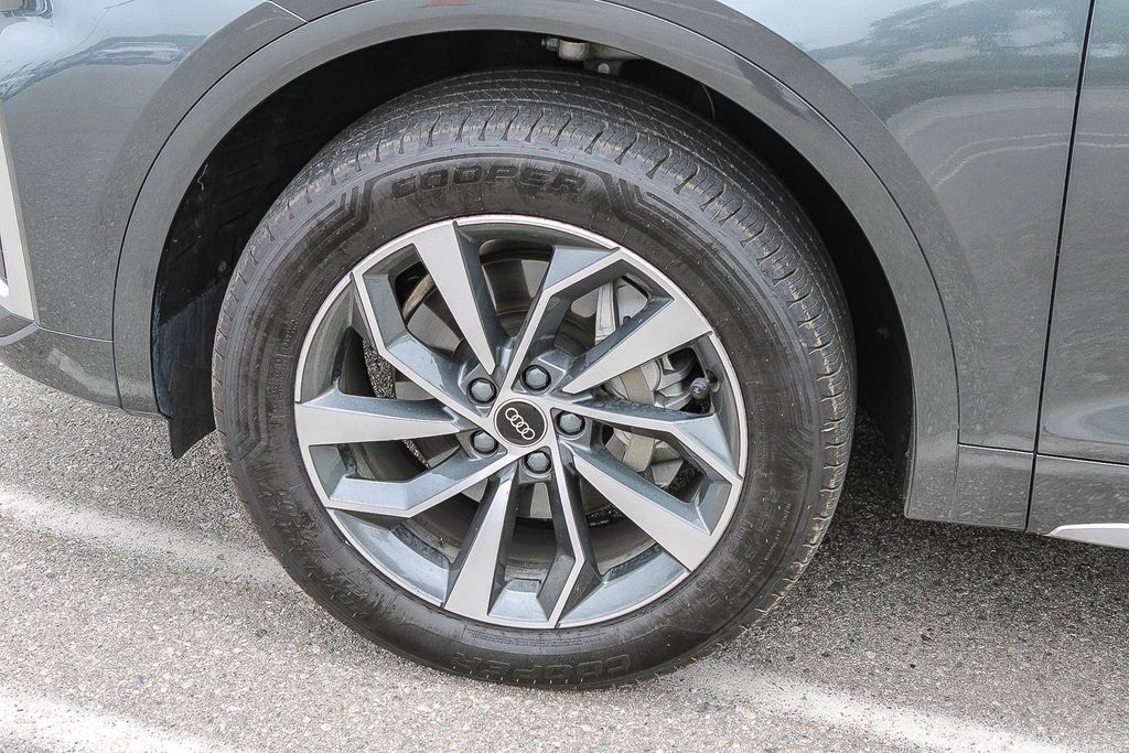 Thumbnail: 2023 Audi Q5 - 6