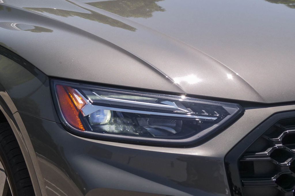 Thumbnail: 2023 Audi Q5 - 11