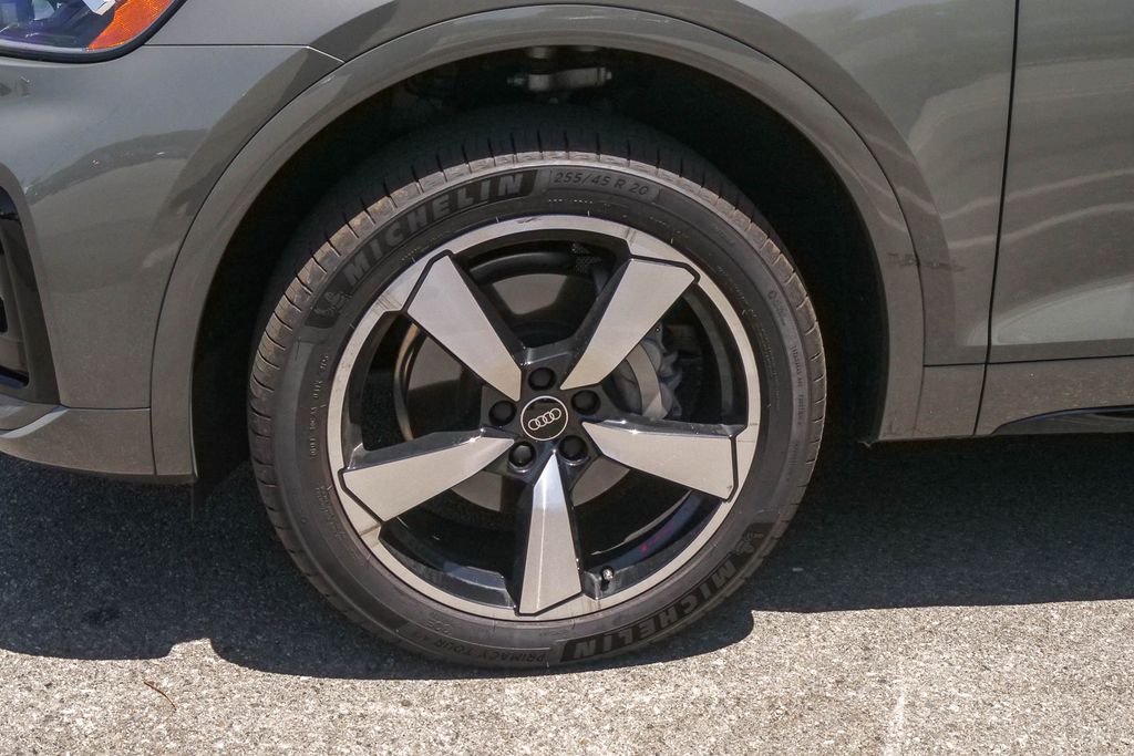 Thumbnail: 2023 Audi Q5 - 6