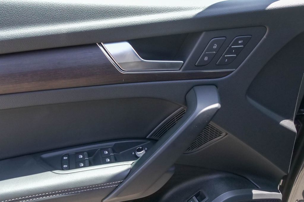 Thumbnail: 2023 Audi Q5 - 15