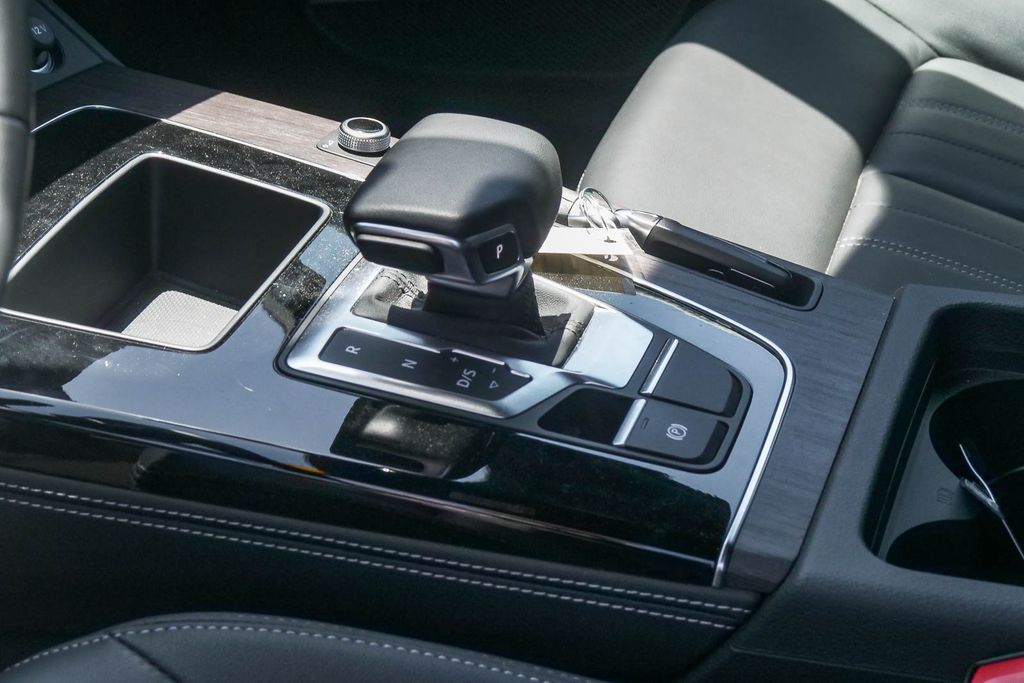 Thumbnail: 2023 Audi Q5 - 9