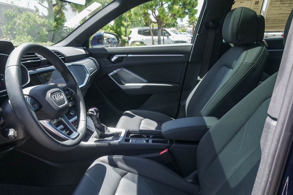 Thumbnail: 2025 Audi Q3 - 11