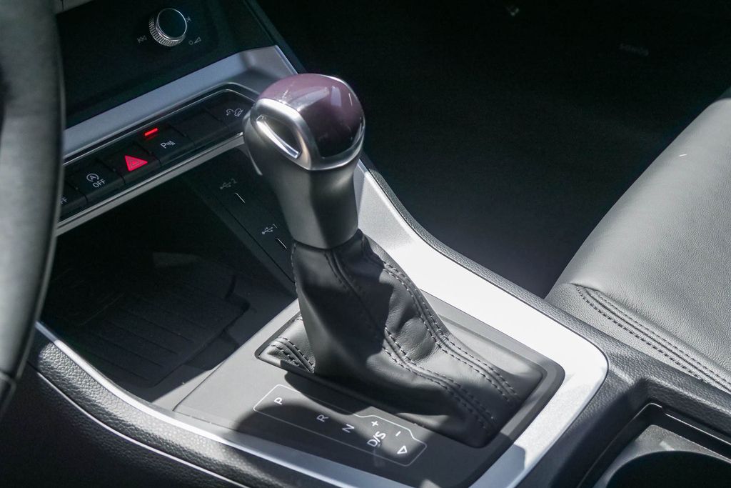 Thumbnail: 2025 Audi Q3 - 15