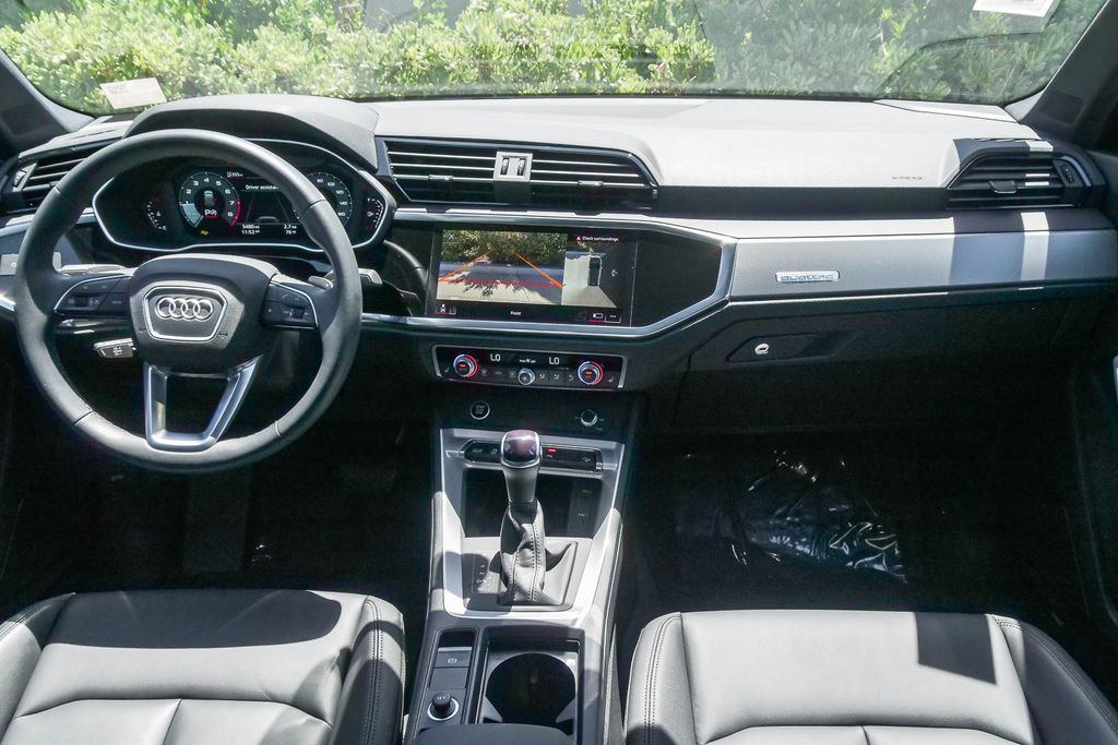 Thumbnail: 2025 Audi Q3 - 2