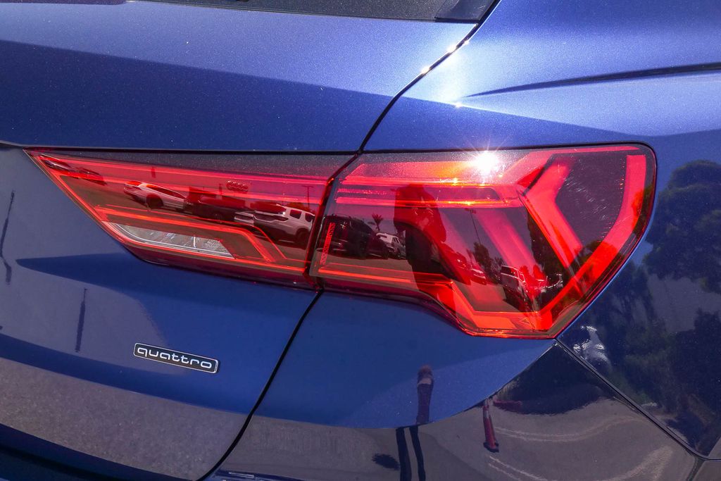 Thumbnail: 2025 Audi Q3 - 23