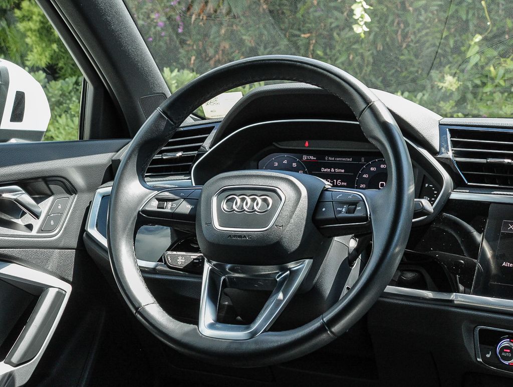 Thumbnail: 2023 Audi Q3 - 2