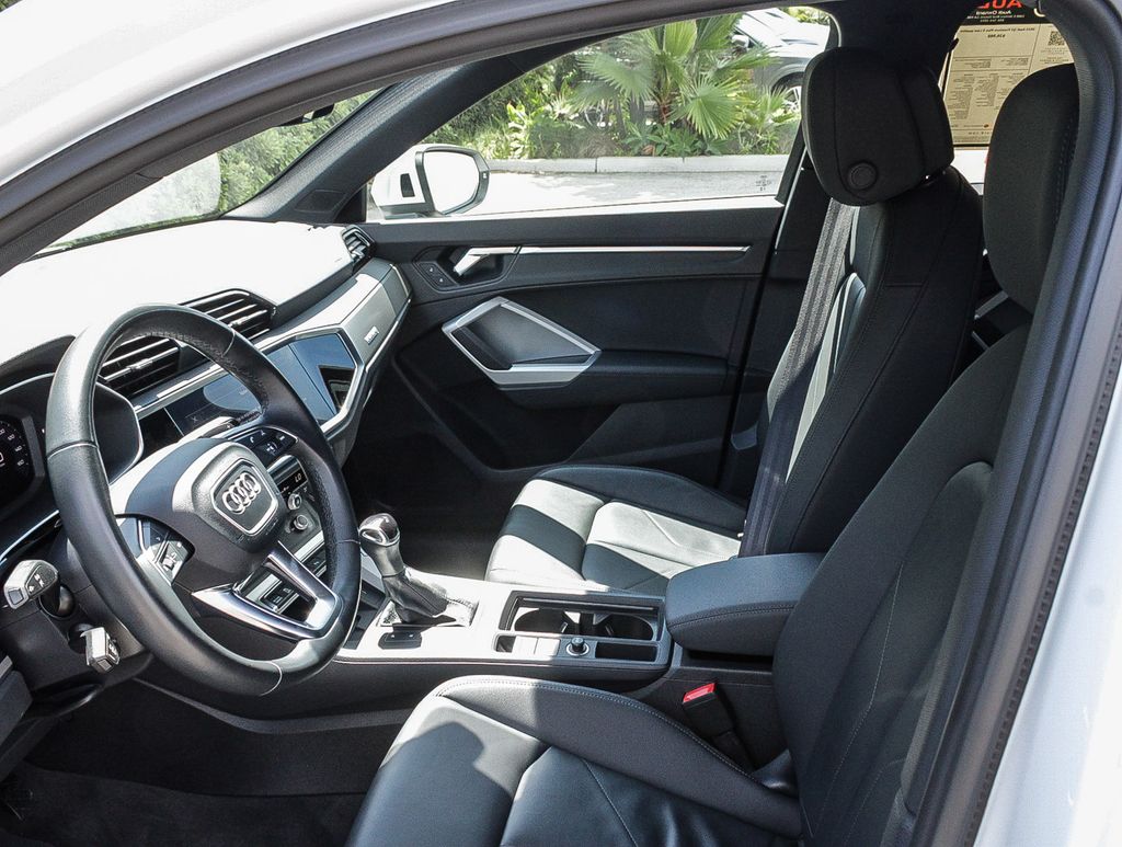 Thumbnail: 2023 Audi Q3 - 9