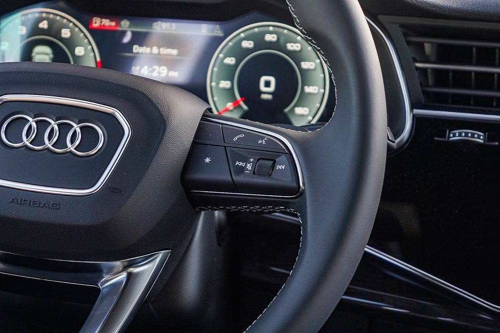 Thumbnail: 2026 Audi Q8 - 22