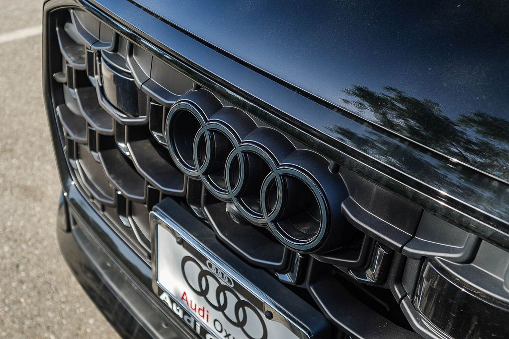 Thumbnail: 2026 Audi Q8 - 18