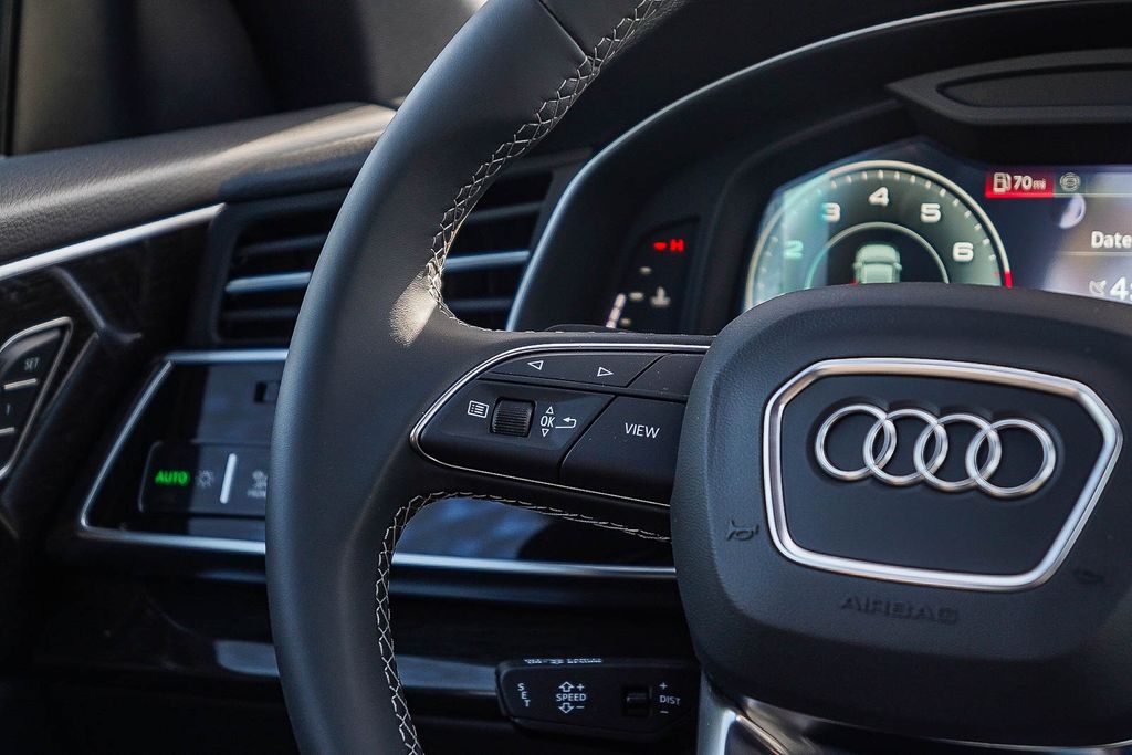 Thumbnail: 2026 Audi Q8 - 21