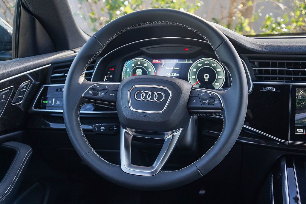 Thumbnail: 2026 Audi Q8 - 8