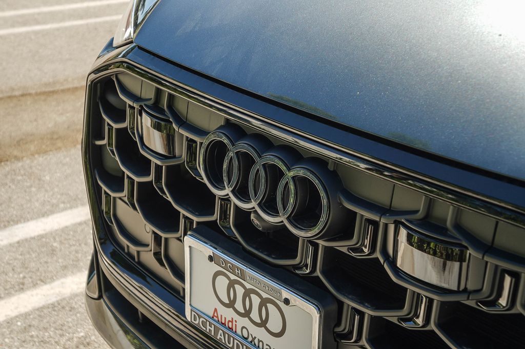 Thumbnail: 2026 Audi Q8 - 6