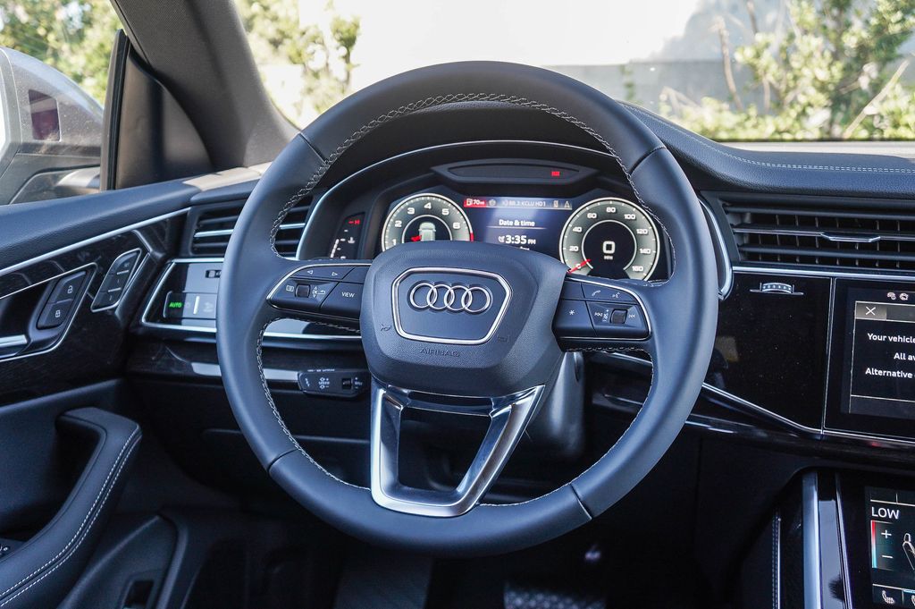 Thumbnail: 2026 Audi Q8 - 9