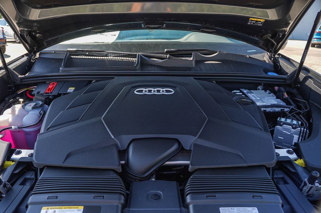 Thumbnail: 2026 Audi Q8 - 8
