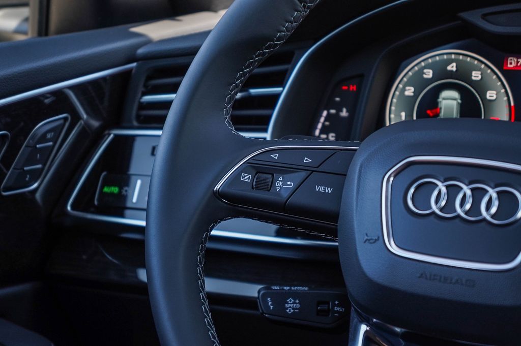 Thumbnail: 2026 Audi Q8 - 24