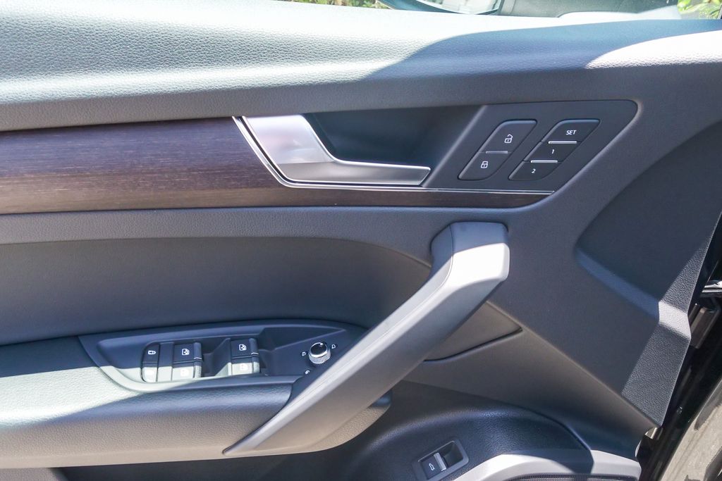 Thumbnail: 2023 Audi Q5 - 20