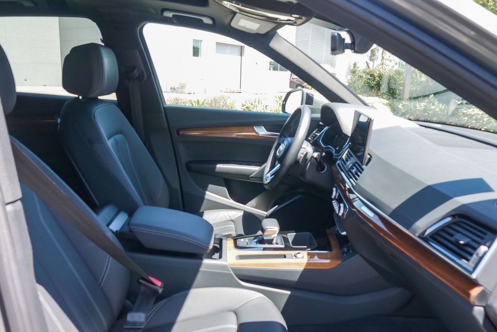 Thumbnail: 2023 Audi Q5 - 9