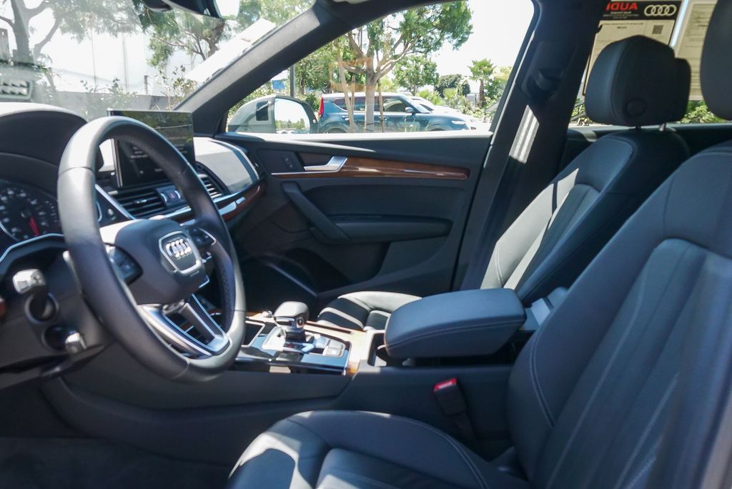 Thumbnail: 2023 Audi Q5 - 10