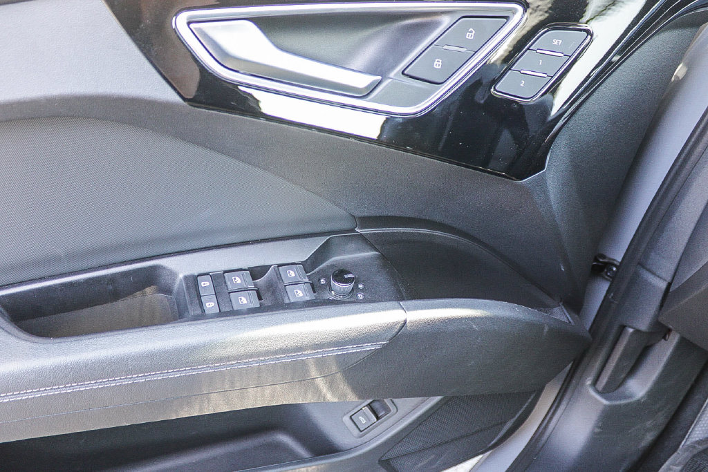 Thumbnail: 2023 Audi Q4 e-tron - 24