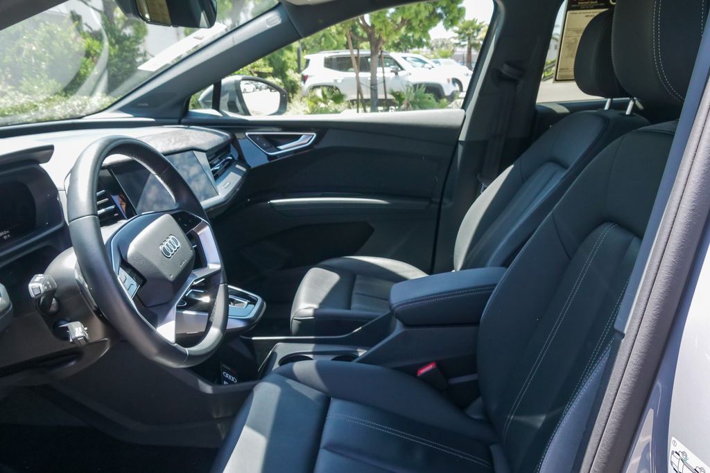 Thumbnail: 2023 Audi Q4 e-tron - 10