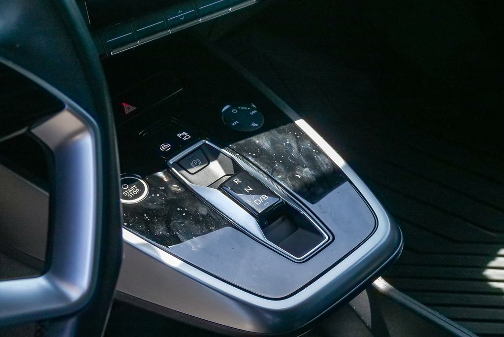 Thumbnail: 2024 Audi Q4 e-tron - 9