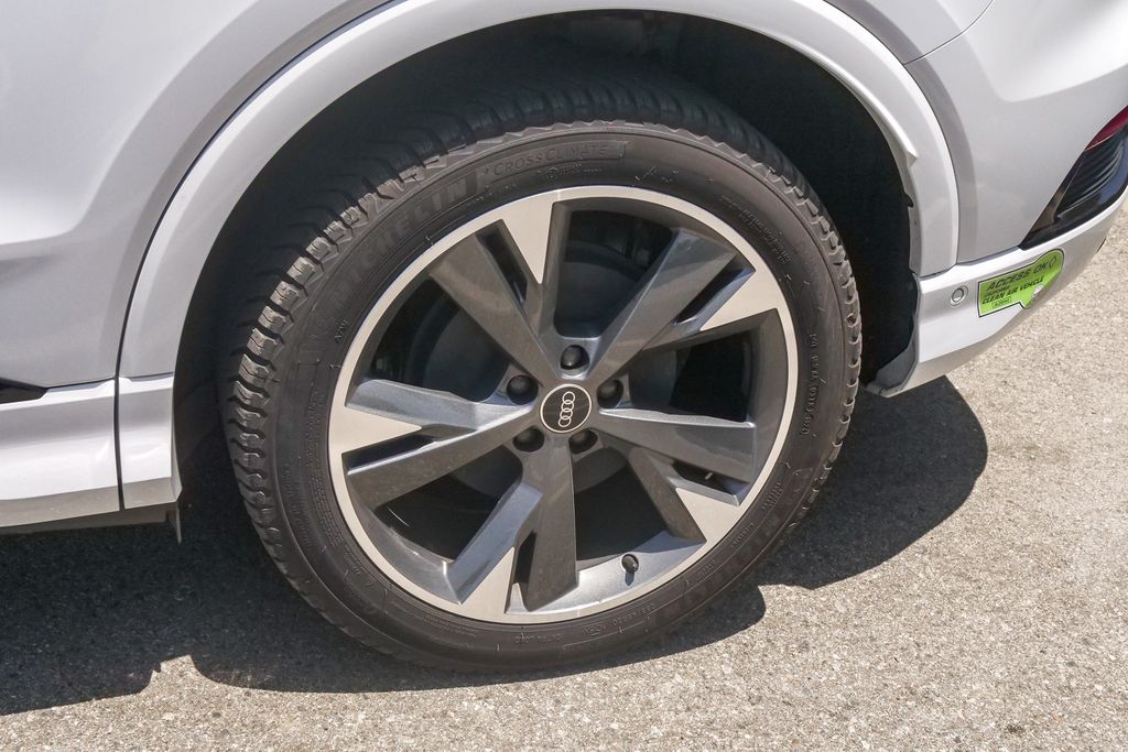 Thumbnail: 2023 Audi Q4 e-tron - 12