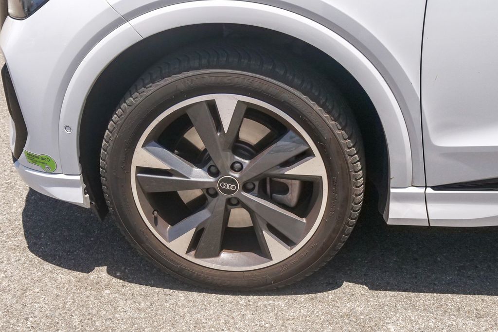 Thumbnail: 2023 Audi Q4 e-tron - 6